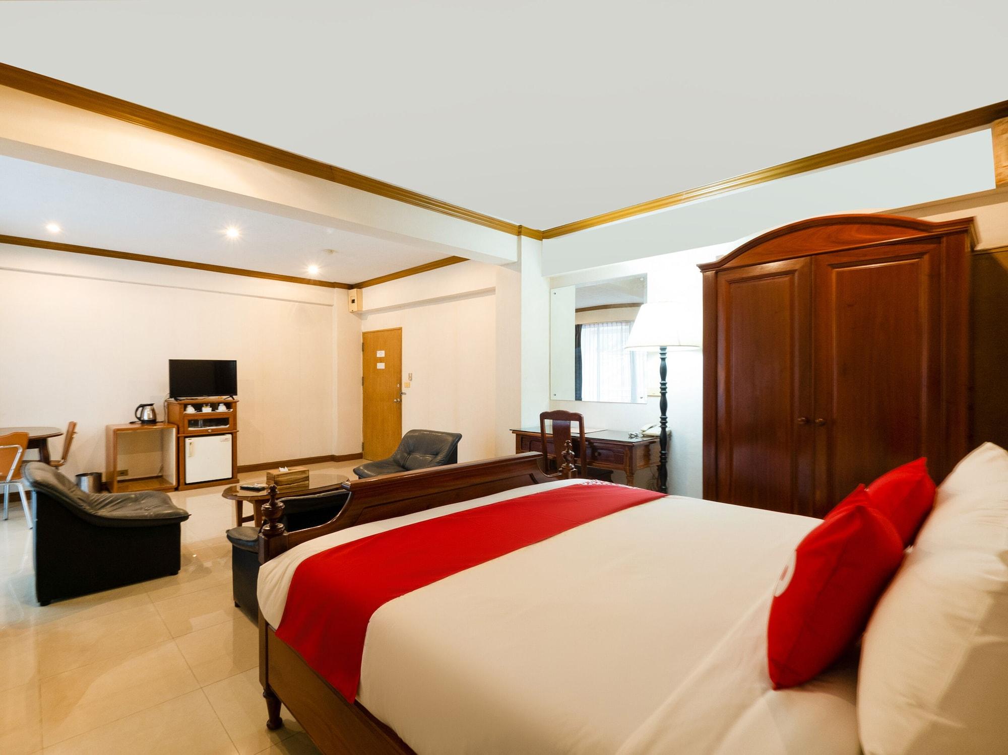 12Pm Bangkok Hotell Exteriör bild