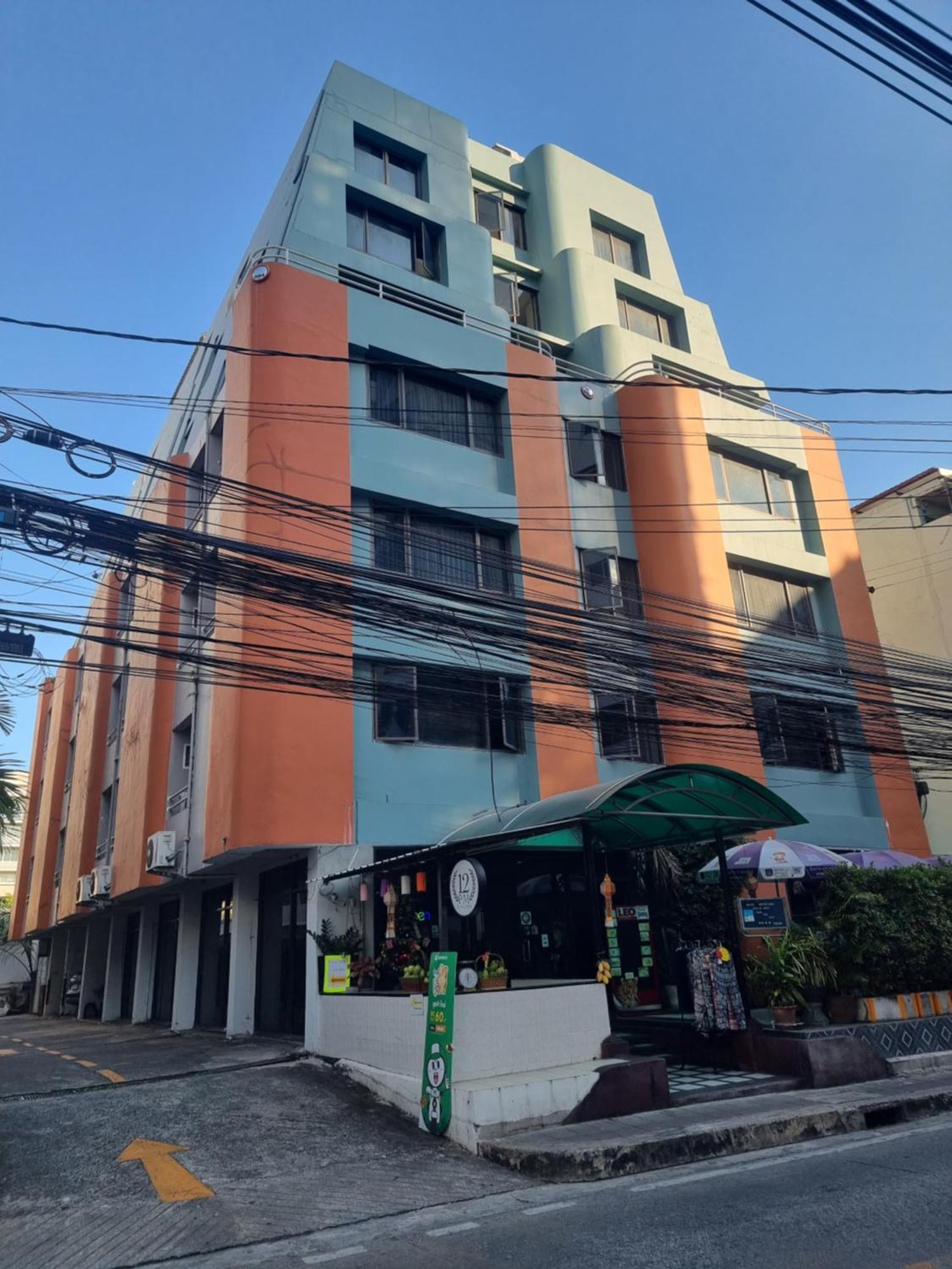 12Pm Bangkok Hotell Exteriör bild